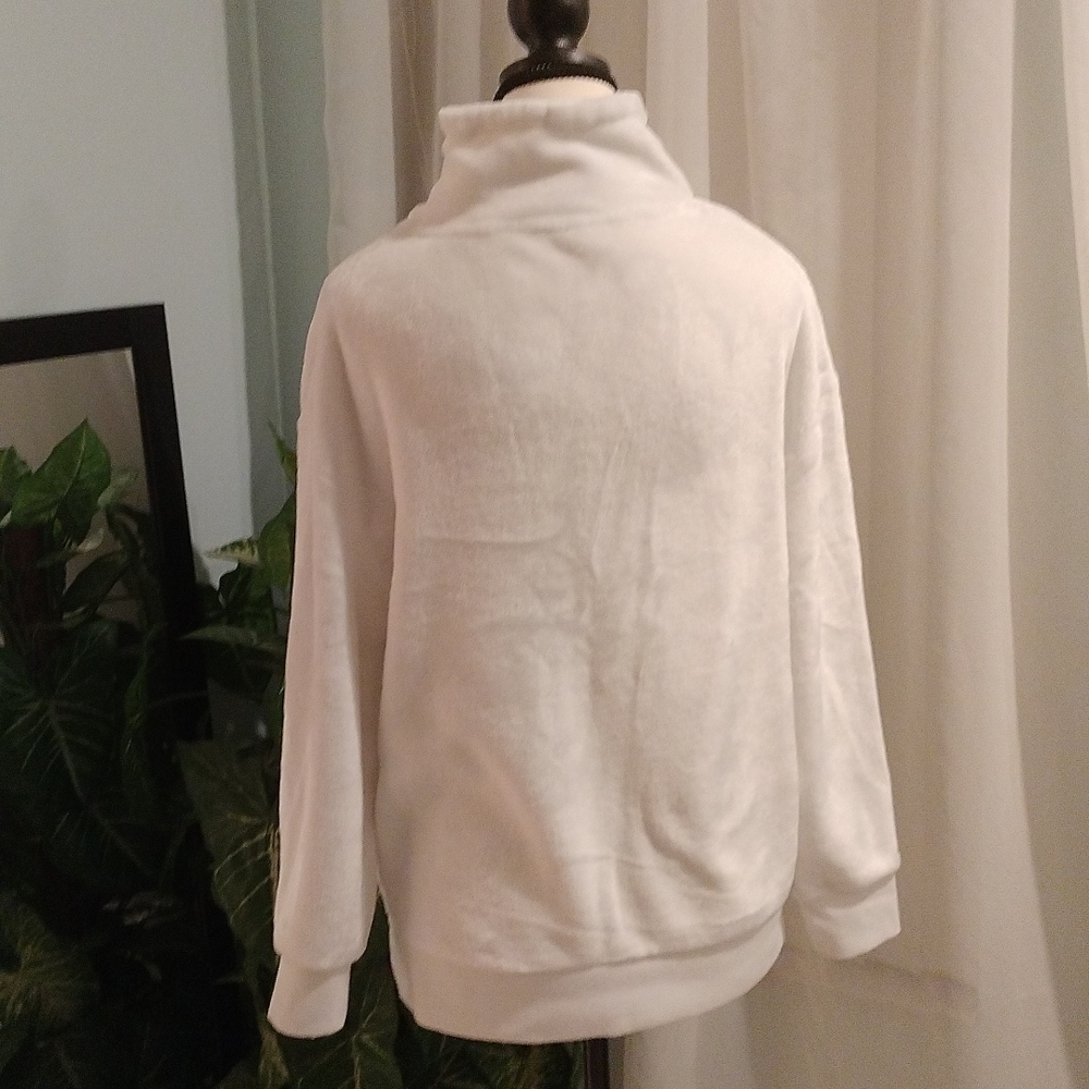 ⚜️ Secret Treasures Lounge Shirt - Picture 5 of 7